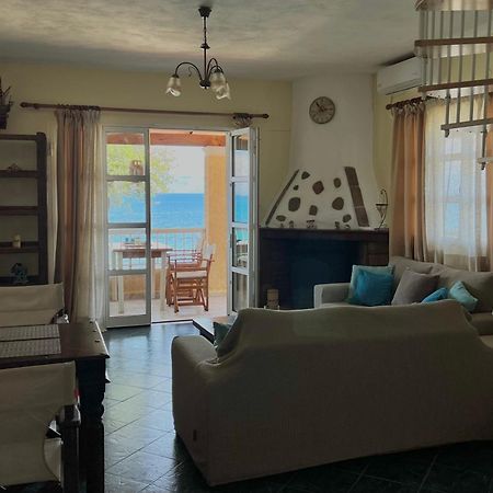 Kohyli Beachfront House Agia Pelagia Chlomou Exterior foto